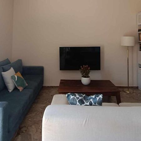 Thouria Agora Suites 2 Kalamata Bagian luar foto